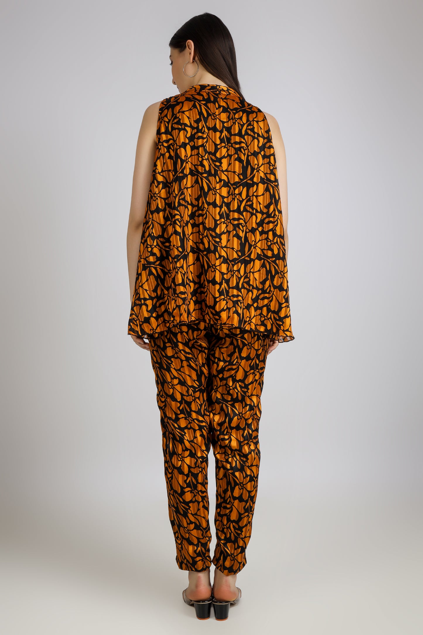 Vomendi Black and Musturd Co-ord Set with Band Neck and Easy Breezy Silhouette